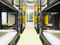 The Good Travelers Hostel KL Airport - Hostales