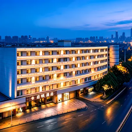 Qifan Hotel (Kunming Railway Station Huannan South Road Metro Station Branch)
