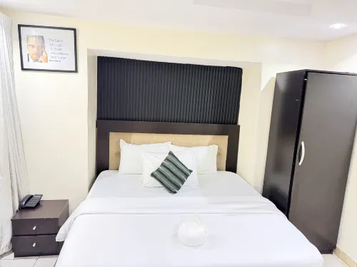 Floyd Msquare Hotel - Apartments