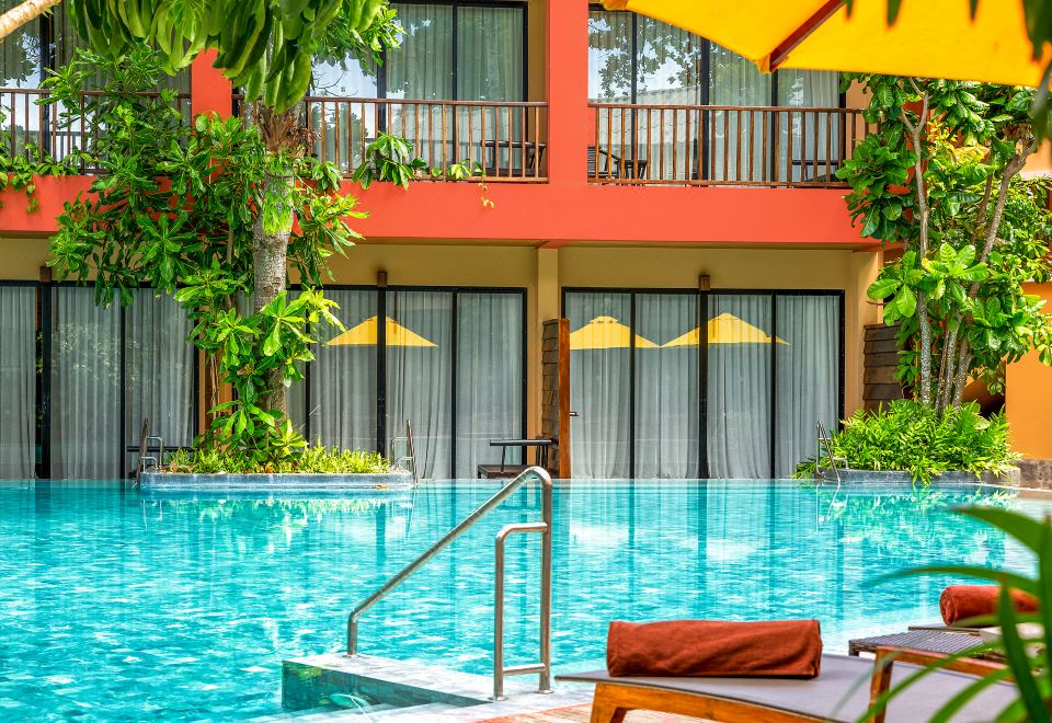 [부리 라사 코팡안의 깨끗하고 현대적인 객실]