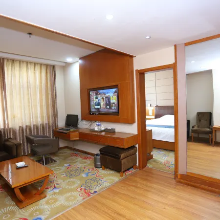 Huachi Longxing Hotel