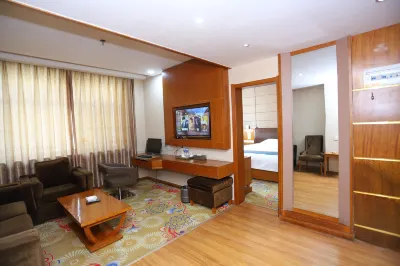 Huachi Longxing Hotel