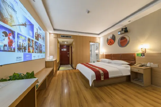 Super 8 Hotel (Weifang Lutai Convention & Exhibition Center Gudejin)