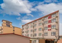 Venice Hotel (Qingdao Jiaodong International Airport Branch) Hotels near Qingdaojichang Railway Station