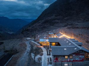 瀘定牛背山莫忘山谷民宿