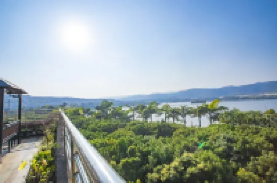 Maitreya Love Lake Hotel (Huquan Ecological Park Honghe Water Town Branch)