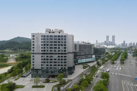 Changsha Borui  Lake View Hotel (Hunan University of Finance and Economics) Отели рядом с достопримечательностью «Hunan University of Finance and Economics Library»