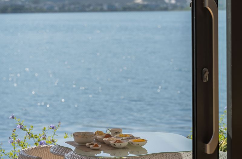 On the side of clear water, sunrise on the sea, waterfront and sea view vacation accommodation photo 2