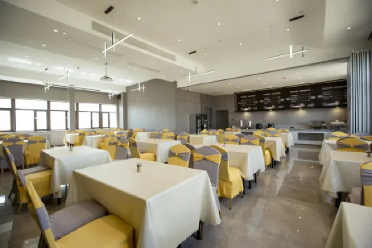 IU Hotel (Chifeng Hongshan Pedestrian Street)