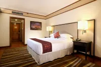 PARKROYAL Yangon Hotel berhampiran Chew Q