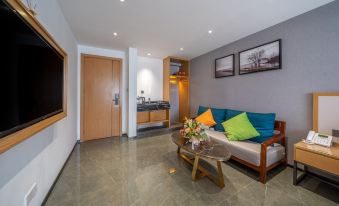 Junzhi Boutique Hotel (Zhanjiang West High-speed Railway Station)