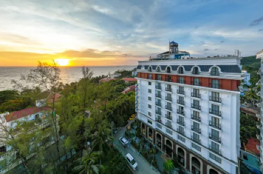 Aquasun Hotel Phu Quoc Отели рядом с достопримечательностью «Лонг-Бич Перлс»