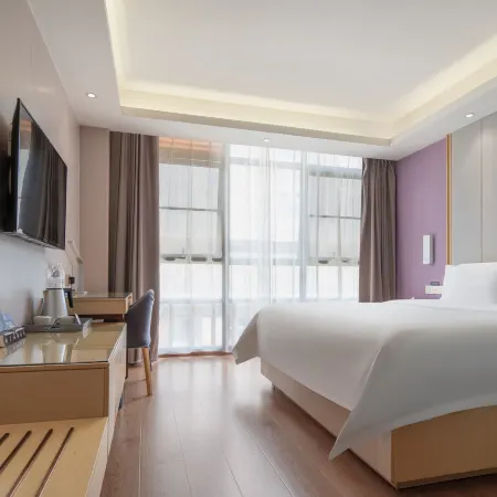La Fontaine Hotel (Yichun Wanzai Ancient City Branch)