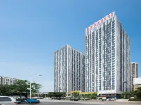 Vienna International Hotel (Liuzhou High-speed Railway Station Liunan Wanda Plaza) - parking