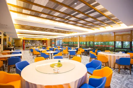 Yueshan Yiju Hotel (Yulin Guogou Center Jincheng Center Branch) Отели рядом с достопримечательностью «Wucai Tuanyuan Farmers Festival»