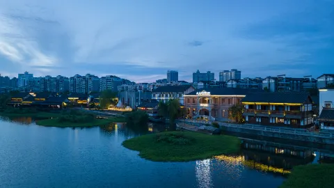 Changde ligao 1919 Lakeside Hotel (Daxiaohe Street) in Changde