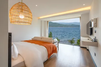 Lugu Lake Chunhe Jingming Lakeview Resort Hotel Hotels in Нінлан