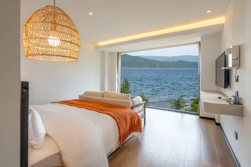 Lugu Lake Chunhe Jingming Lakeview Resort Hotel Hotels in Ninglang