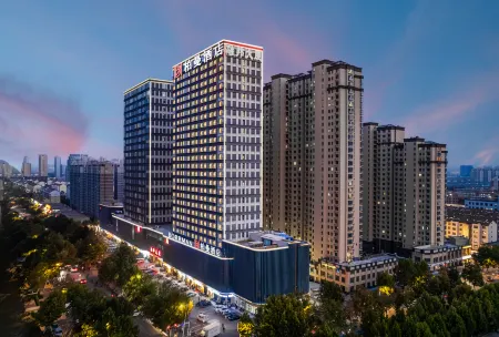 Borrman Hotel (Heze Wanda Plaza) Отели рядом с достопримечательностью «Heze University North Campus»