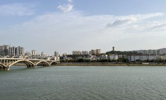 Xiaoyin Qingju Hotel (Guangyuan High-speed Railway Station Jianshe Road)