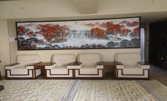 Rongying Hotel (Zhuhai Gongbei Port Fuhuali Branch)