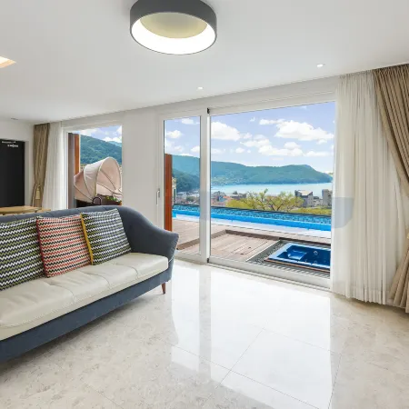 Friemily Poolvilla & Hotel