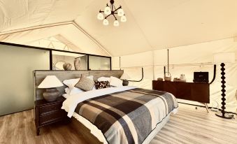 Thirteen Degree Wind Four Seasons Tent Camp