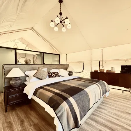 Thirteen Degree Wind Four Seasons Tent Camp