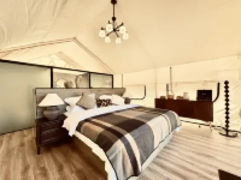 Thirteen Degree Wind Four Seasons Tent Camp