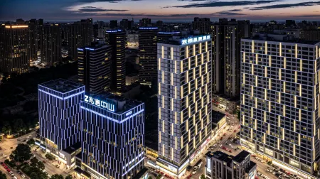 Yunqi Star Hotel (Neijiang Wanda Plaza High-speed Railway Station) Отели рядом с достопримечательностью «Zhang Daqian Memorial Hall»