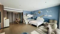 Xuchang Rebecca Furong Resort (Zhengxu Light Rail Furong Lake Station) - Family