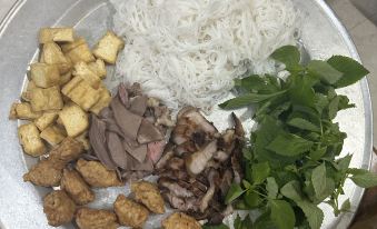 3. Viet Hun..