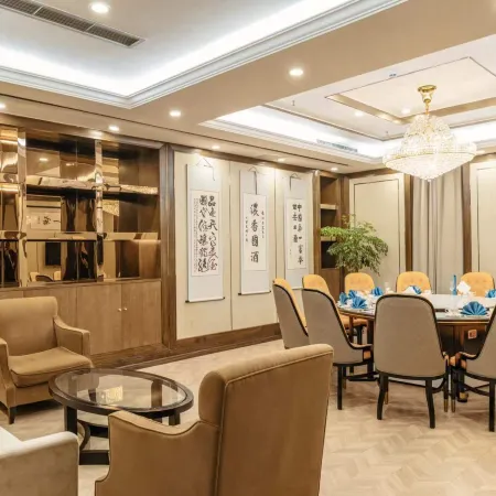 Yintai Hotel (Rongxian Walmart)