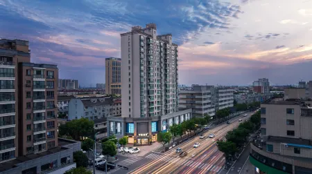 Shuiyun Hotel (Jiaxing Pinghu Donghu Scenic Area Branch) Отели рядом с достопримечательностью «Pinghu Mo's Manor»