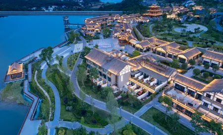 Zitong Baya Yunshe Hotel Отели рядом с достопримечательностью «Qiqushan Scenic Spot»