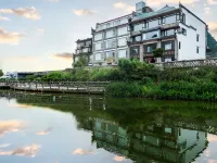 Bi Long ge Mirror of the Sky Hotel Hotels near Ten-Mile Art Gallery - Moon Mountain