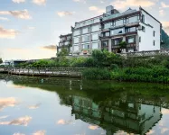 โรงแรมบีหลงเกอ มิเรอร์ออฟเดอะสกาย โรงแรมใกล้สะพานคนงานและคนงาน