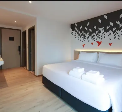 ห้องดีลักซ์ เตียงใหญ่ พร้อมวิวเมือง