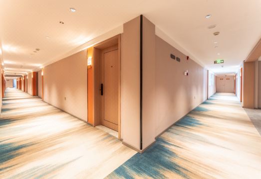 1. 공항 비즈니스 ..