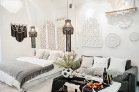 Tangduo Cinema Homestay (Gaozhou Panzhou Plaza) - balcony