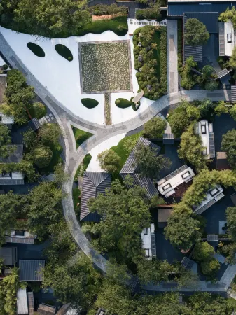 Lado Hotel Отели рядом с достопримечательностью «Yunnan Wild Animals Park»