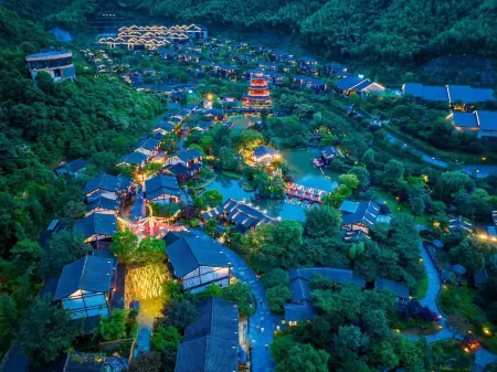 Gexian Village Resort Zhuyin Mountain Residence Hotel Отели рядом с достопримечательностью «Gexianshan Scenic Area»