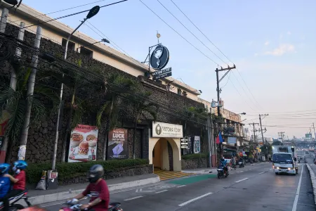 Victoria Court Malabon Отели рядом с достопримечательностью «Iglesia Ni Cristo Lokal Ng Gen T De Leon»
