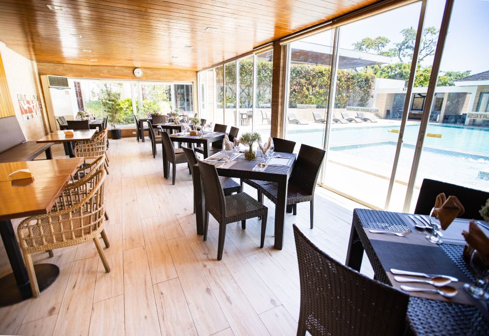 홀리데이 스위트 수영장