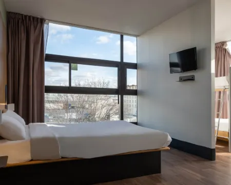 B&B ホテル グルノーブル センター ヴェルレーヌ グルノーブルのホテル