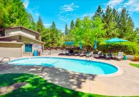 The Fainting Couch Hotels in Cobb