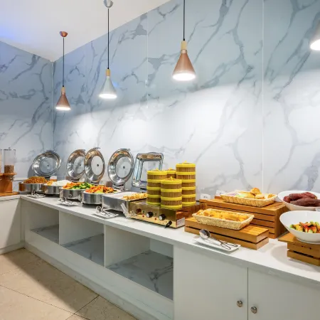 Borrman Hotel (Zhanjiang Dingsheng Plaza Guanhai Promenade)