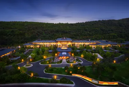 Yuluxe Hotel Baoji Отели рядом с достопримечательностью «Baoji University of Arts and Sciences»