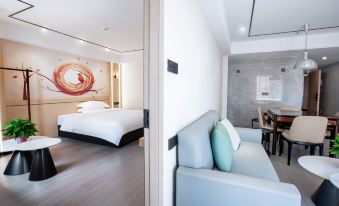 Romantic Manwu Hotel (Hengyang High-speed Railway Station Wuhu Wanda Shop)