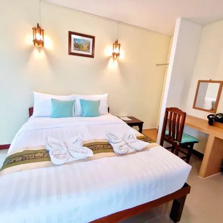 Puwanon Place Chiang Mai Отели рядом с достопримечательностью «Храм Ват-Суан-Док»